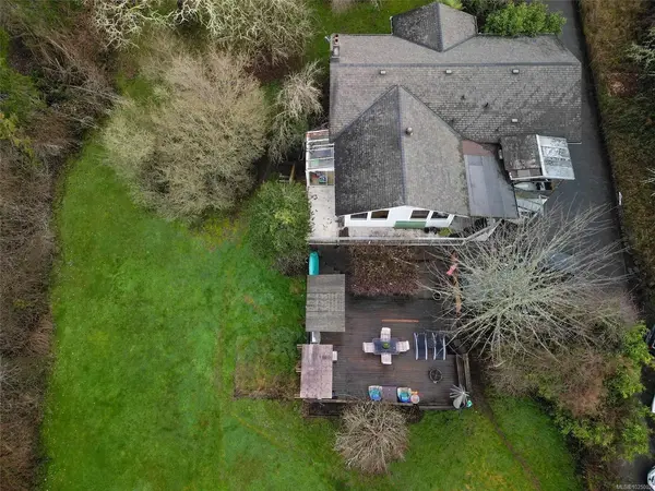 9146 West Saanich Rd, North Saanich BC V8L 5T4 - 5 bed, 4 bath in North Saanich