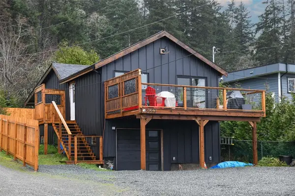 5693 Island Hwy S, Union Bay BC V0R 3B0 - 2 bed, 1.0 bath in Union Bay