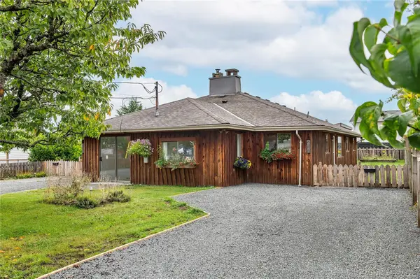 217 Larwood Rd, Campbell River BC V9W 1S3 - 4 bed, 3 bath in Campbell River