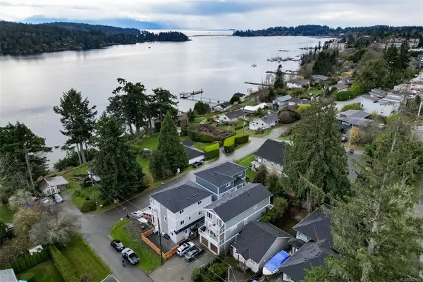 2042 Terrott St, Sooke BC V9Z 0X2 - 3 bed, 4 bath in Sooke