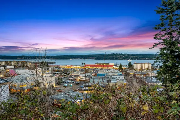 951 Dogwood St, Campbell River BC V9W 2Z2 - 2 bed, 1 bath in Campbell River