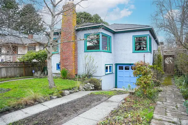1166 Burdett Ave, Victoria BC V8V 3H2 - 3 bed, 2 bath in Victoria