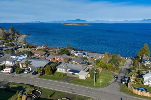 7158 Dickinson Rd, Lantzville BC V0R 2H0 - 3 bed, 2 bath in Lantzville