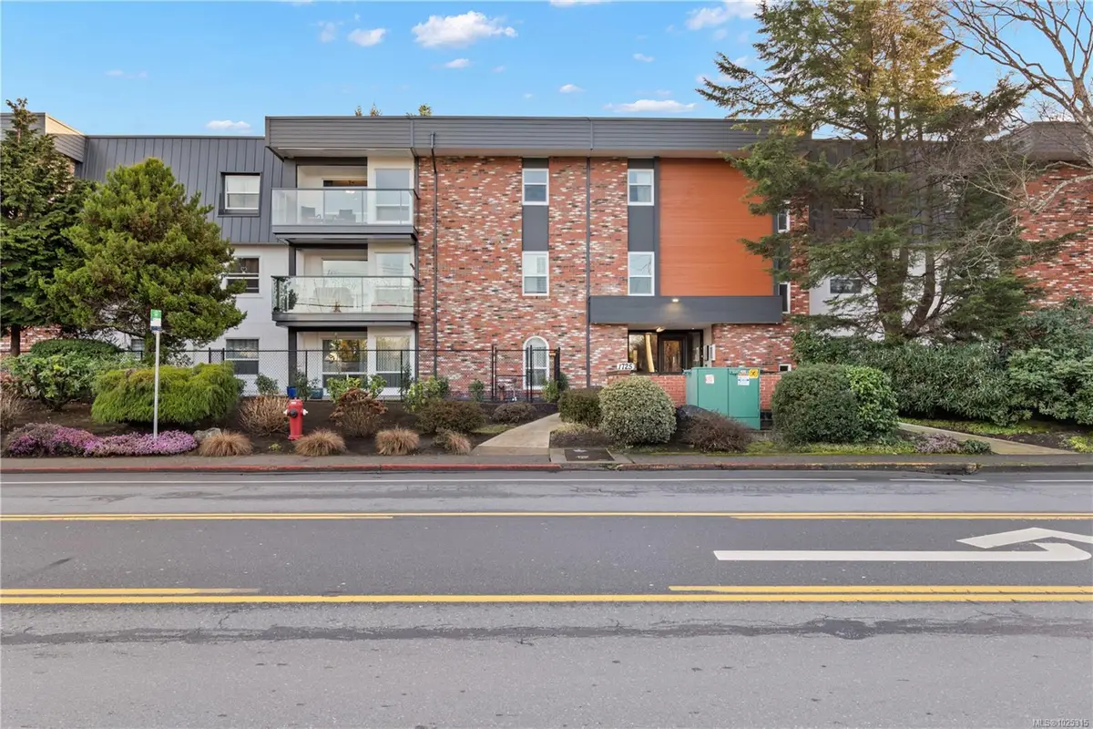 1725 Cedar Hill Cross Rd # 206, Saanich BC V8P 2P8