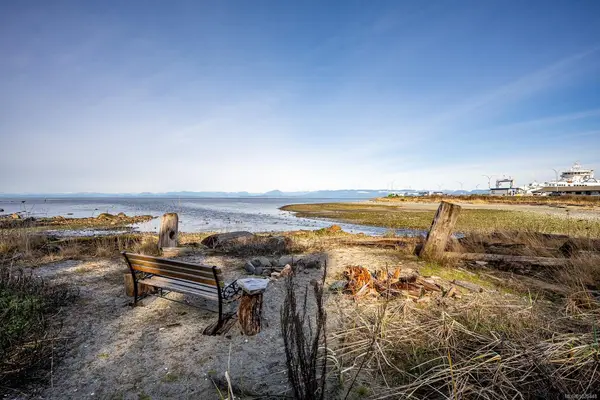 1426 Wilkinson Rd, Comox BC V9M 4B3 - 2 bed, 1 bath in Comox