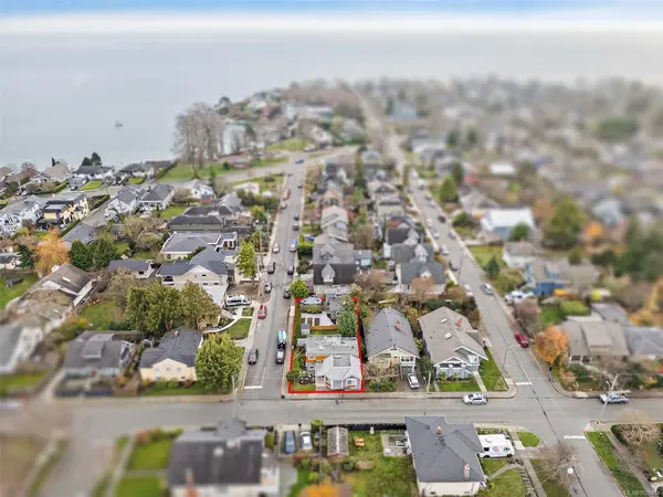 1779 Lillian Rd, Victoria BC V8S 1L3 - 4 bed, 4 bath in Victoria