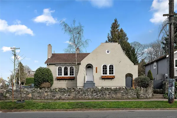 1095 Moss St, Victoria BC V8V 4P4 - 2 bed, 1 bath in Victoria