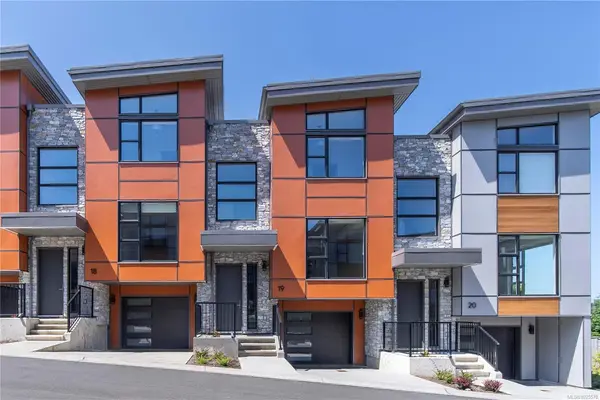 4253 Dieppe Rd # 19, Saanich BC V8X 2N2 - 3 bed, 3 bath in Saanich