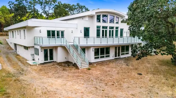 3355 Midland Rd, Oak Bay BC V8R 6G7 - 5 bed, 12.0 bath in Oak Bay