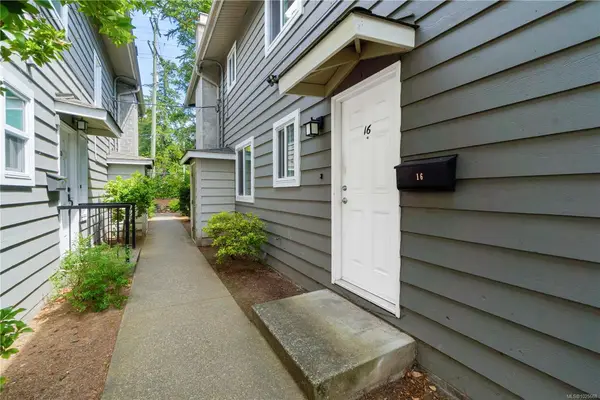 211 Buttertubs Pl # 16, Nanaimo BC V9R 3X8 - 2 bed, 1 bath in Nanaimo