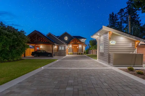 5411 Parker Ave, Saanich BC V8Y 2N2 - 6 bed, 5 bath in Saanich