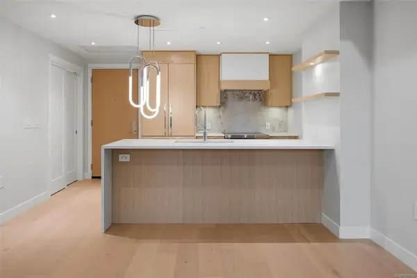 5229 Cordova Bay Rd # 205, Saanich BC V8Y 2L1 - 1 bed, 1 bath in Saanich