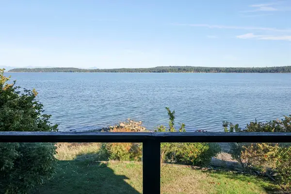 5650 Island Hwy S, Union Bay BC V0R 3B0 - 4 bed, 4.0 bath in Union Bay