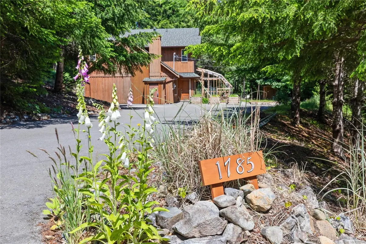 1785 Dunwurkin Way, Qualicum Beach BC V9K 2S3