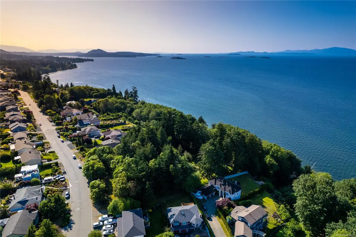 6210 Icarus Dr, Nanaimo BC V9V 1B8