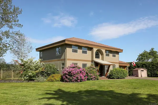 1675 Chester Pl, Comox BC V9M 1A9