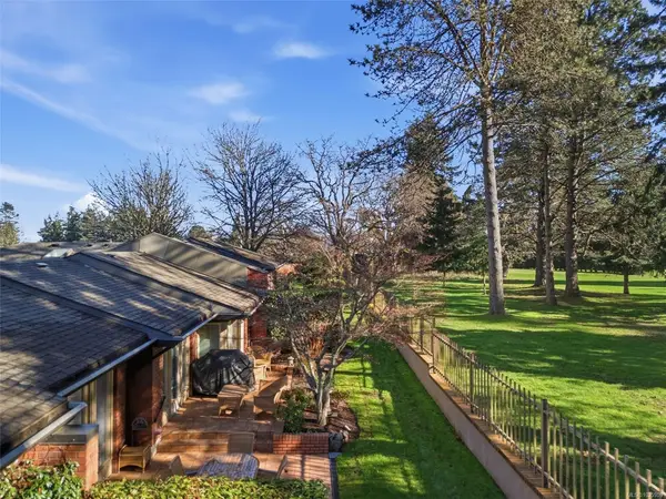 2345 Cedar Hill Cross Rd # 102, Oak Bay BC V8P 5M8 - 2 bed, 2 bath in Oak Bay