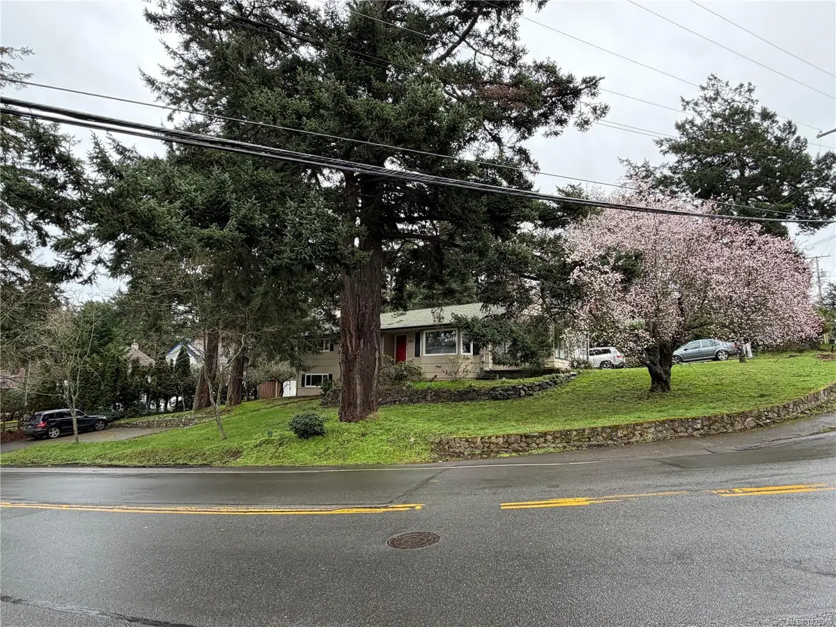 2684 Sea View Rd, Saanich BC V8N 1K6