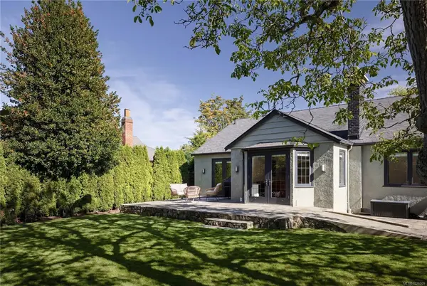 535 Falkland Rd, Oak Bay BC V8S 4L6 - 4 bed, 4 bath in Oak Bay