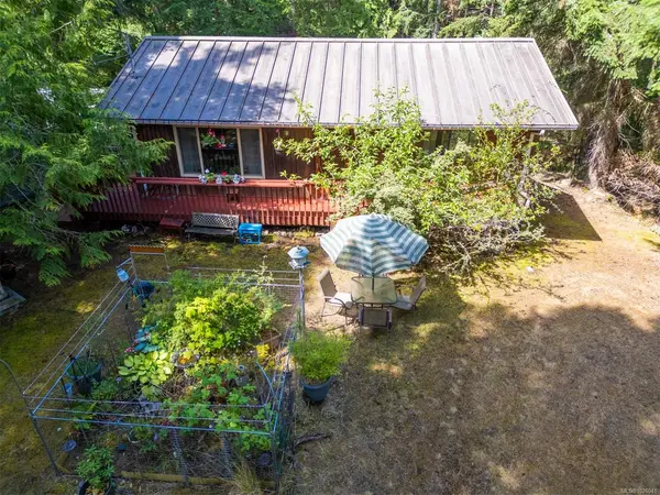 2611 Gunwhale Rd, Pender Island BC V0N 2M2 - 2 bed, 1 bath in Pender Island