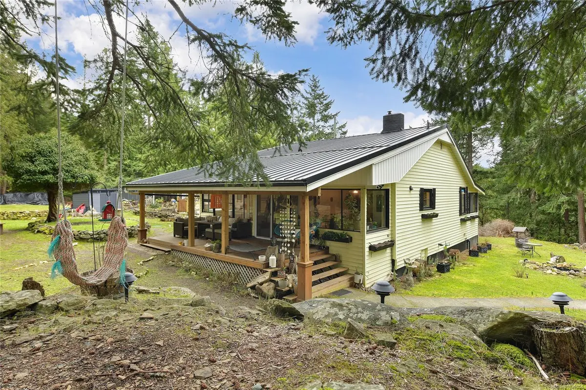 370 Campbell Bay Rd, Mayne Island BC V0N 2J1