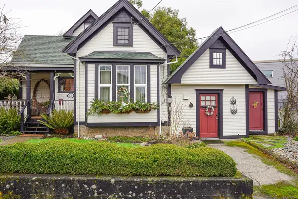 814 Hereward Rd, Victoria BC V9A 4C8 - 3 bed, 3 bath in Victoria