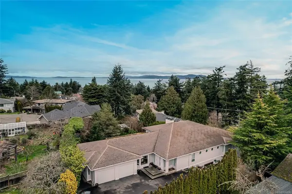 1934 San Juan Ave, Saanich BC V8N 2J4 - 6 bed, 8 bath in Saanich