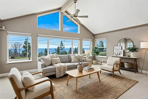 321 Wireless Rd, Comox BC V9M 3T6 - 7 bed, 5 bath in Comox