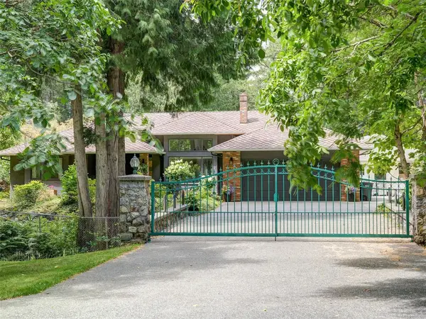 4860 Excelsior Rd, Saanich BC V9E 2E5