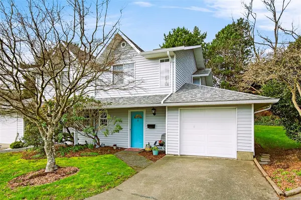 2200 Manor Dr # 8, Comox BC V9M 1C5