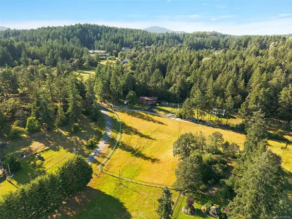 1649 Charlton Rd, Saanich BC V9E 2C8 - 5 bed, 3 bath in Saanich