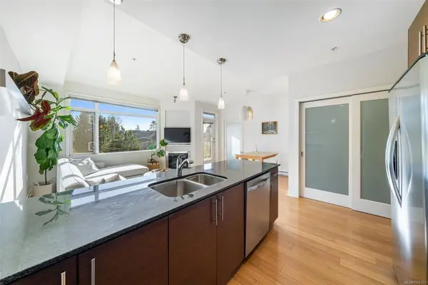 3614 Richmond Rd # 303, Saanich BC V8P 4R5 - 1 bed, 2 bath in Saanich