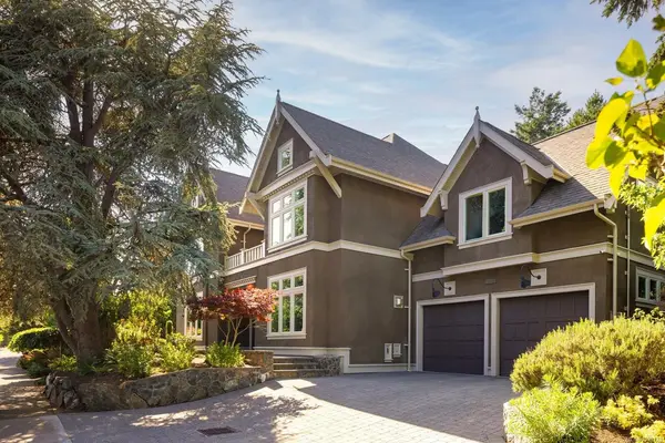 1568 Montgomery Ave, Victoria BC V8S 1T6