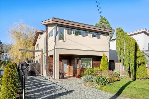 842 Canterbury Rd, Saanich BC V8X 3E6