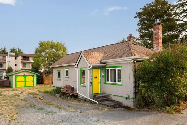 1256 Walnut St, Victoria BC V8T 1N6 - 3 bed, 1 bath in Victoria