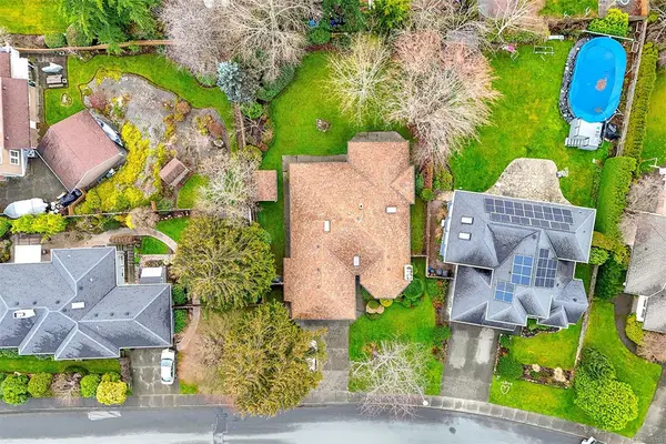 4604 Sunnymead Way, Saanich BC V8Y 3B7 - 3 bed, 2 bath in Saanich