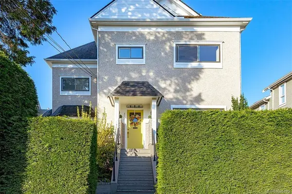 377 Milton St, Nanaimo BC V9R 2K8 - 3 bed, 2 bath in Nanaimo