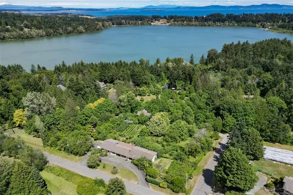 5489 Forest Hill Rd, Saanich BC V9E 2A8 - 7 bed, 8.0 bath in Saanich