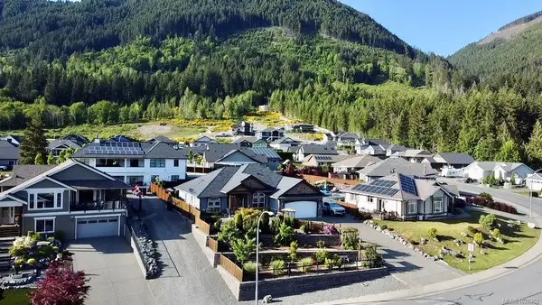 482 Mountain View Dr, Lake Cowichan BC V0R 2G1 - 3 bed, 2 bath in Lake Cowichan