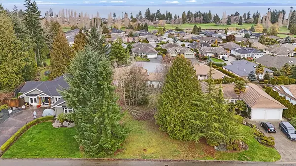 881 Fairways Dr, Qualicum Beach BC V9K 2J1
