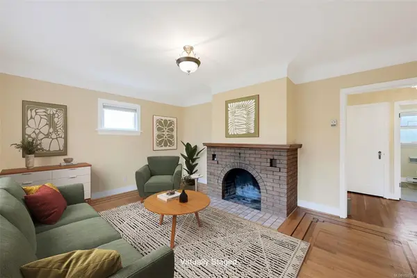 3312 Kingsley St, Saanich BC V8P 4J9 - 3 bed, 3 bath in Saanich