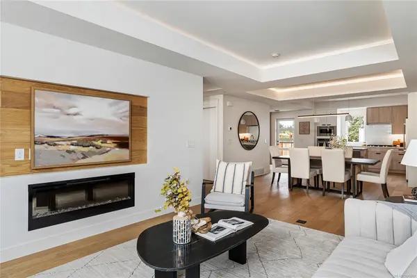 4253 Dieppe Rd # 17, Saanich BC V8X 2N2 - 3 bed, 3 bath in Saanich