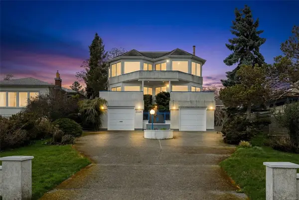 2524 Esplanade, Oak Bay BC V8R 2W3 - 3 bed, 3 bath in Oak Bay