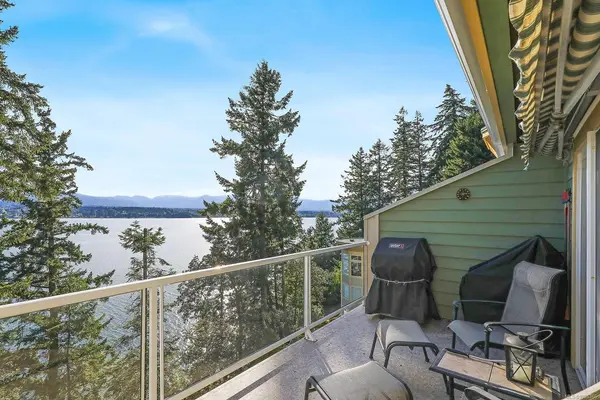 2275 Comox Ave # 206, Comox BC V9M 1X6 - 2 bed, 2 bath in Comox