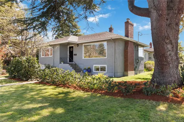 2001 Carrick St, Oak Bay BC V8R 2M5