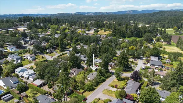 4155 North Rd, Saanich BC V8Z 5H9 - 2 bed, 1 bath in Saanich