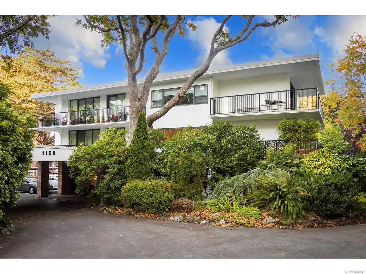1159 Beach Dr #402, Oak Bay BC V8S 2N2