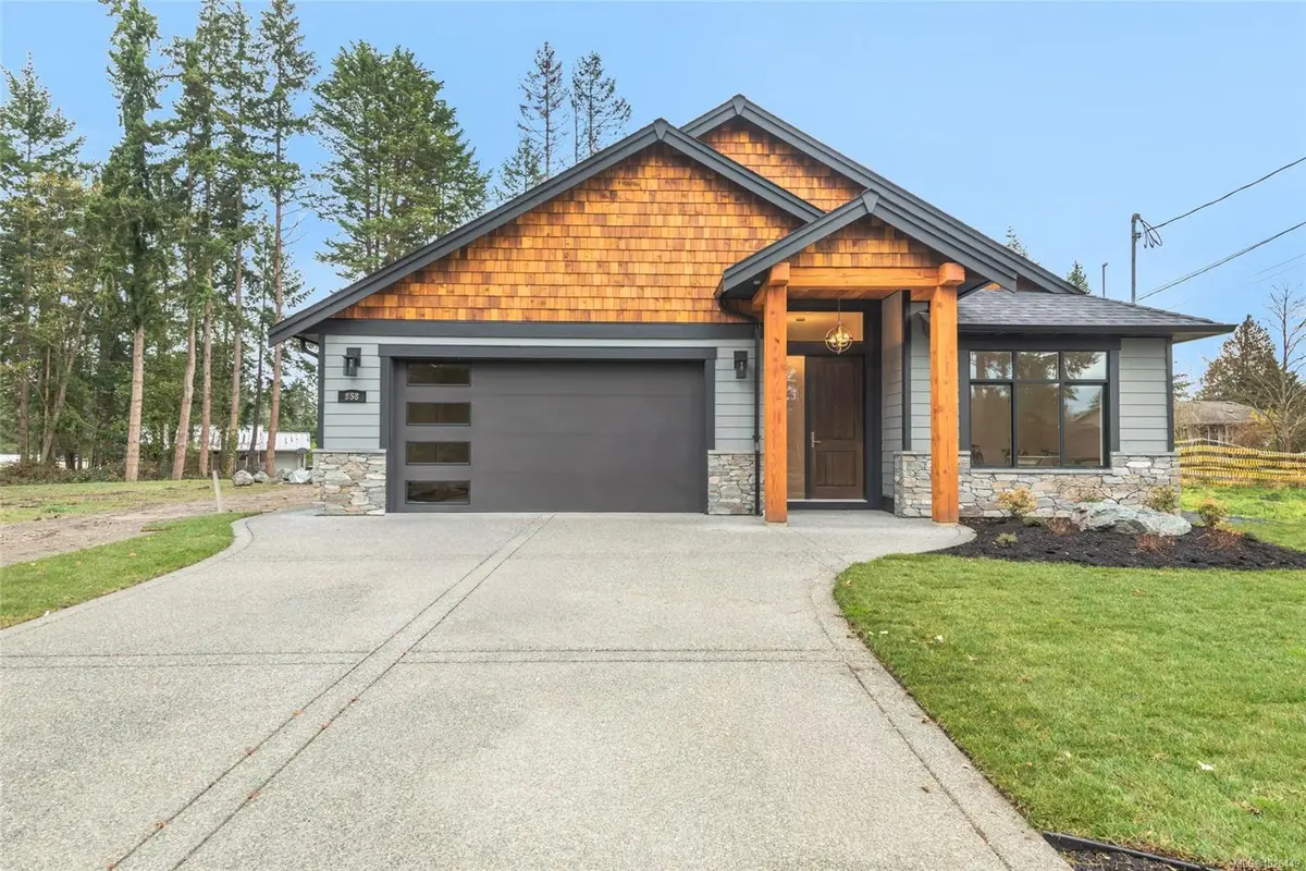 858 Wembley Rd, Parksville BC V9P 2E6