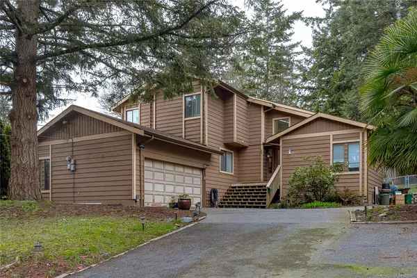 7318 Veyaness Rd, Central Saanich BC V8M 1M3 - 4 bed, 3 bath in Central Saanich