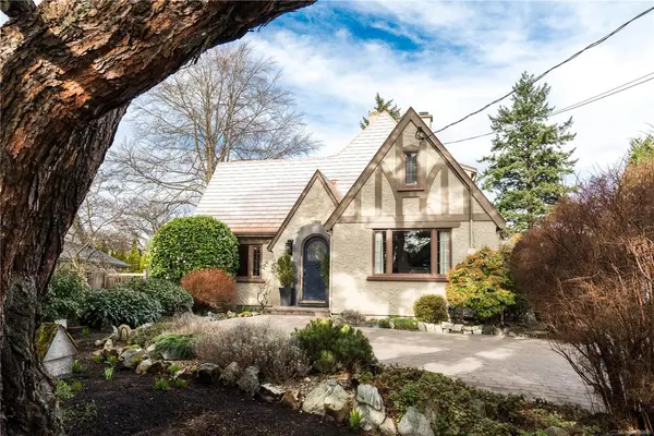 1274 Tattersall Dr, Saanich BC V8P 1Z4